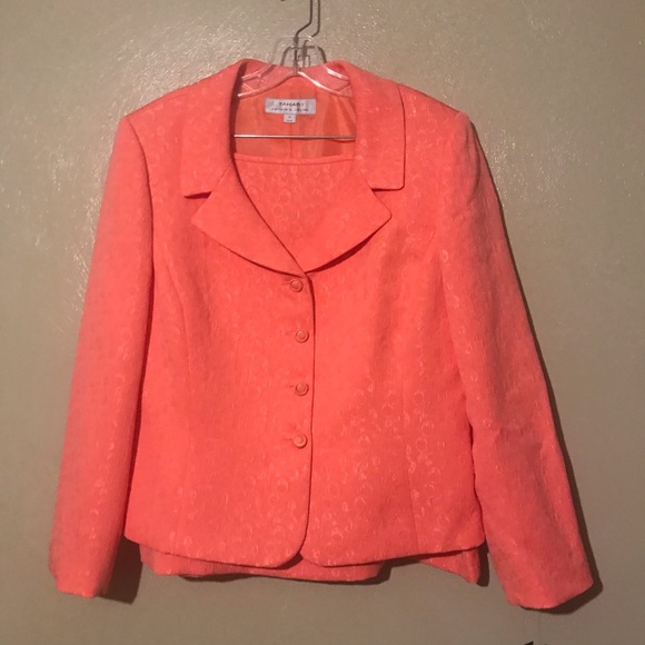 Tahari Dresses & Skirts - 🔥Drastic Price Drop🔥$35 Tahari skirt suit